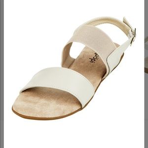 💥NWT Floopi Sandals💥